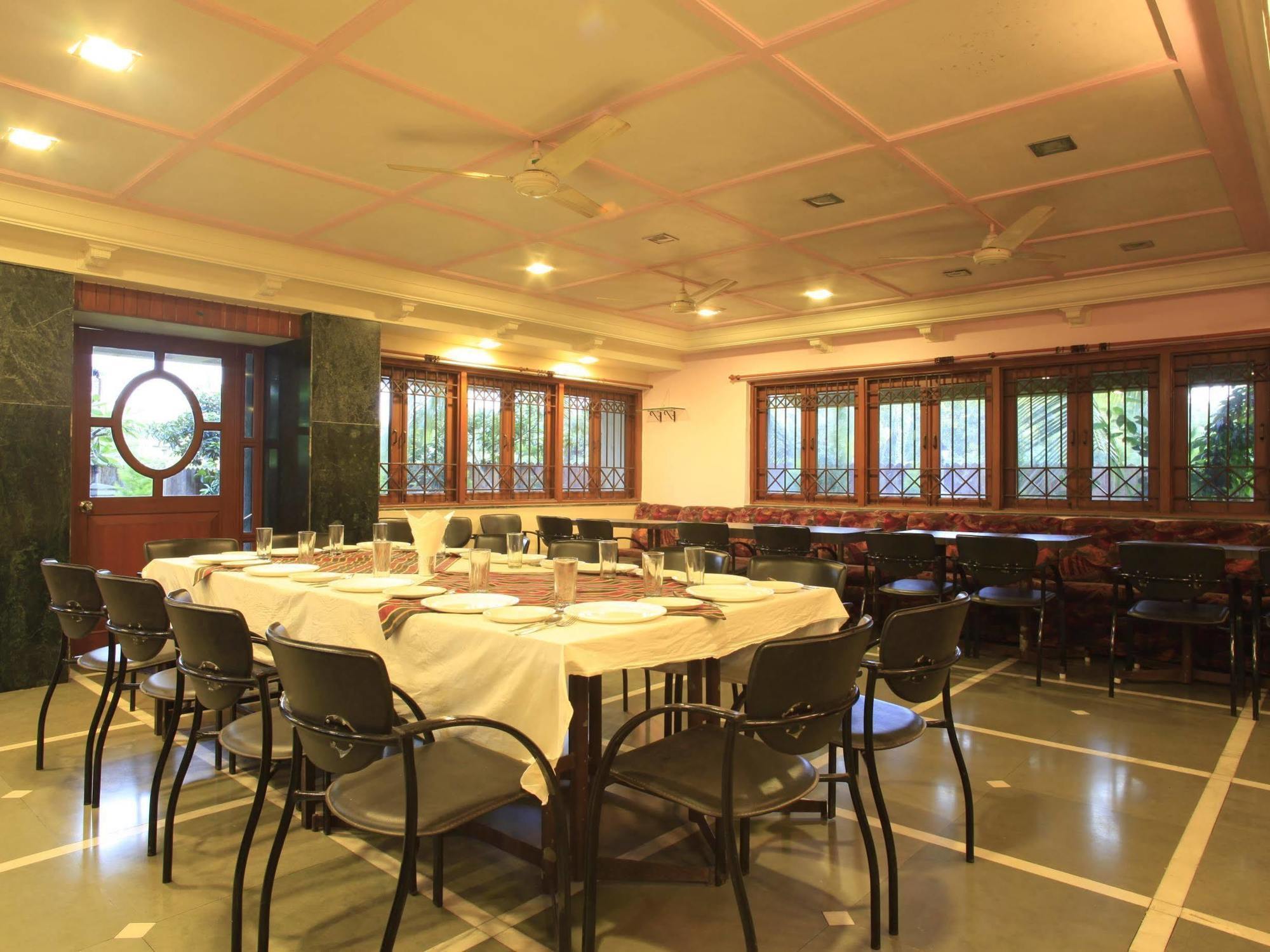 Hotel Sahyadri アリバグ エクステリア 写真