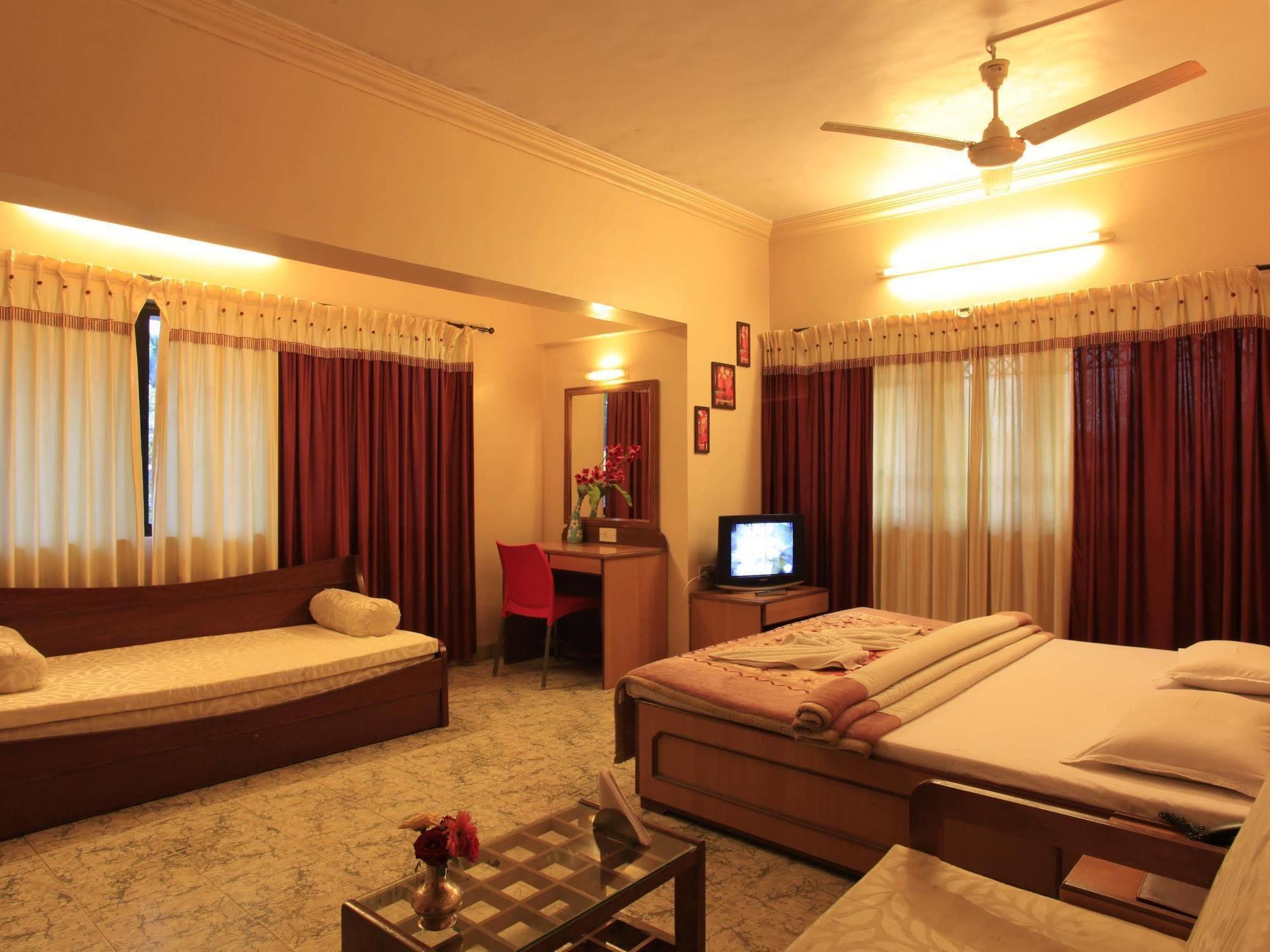 Hotel Sahyadri アリバグ エクステリア 写真